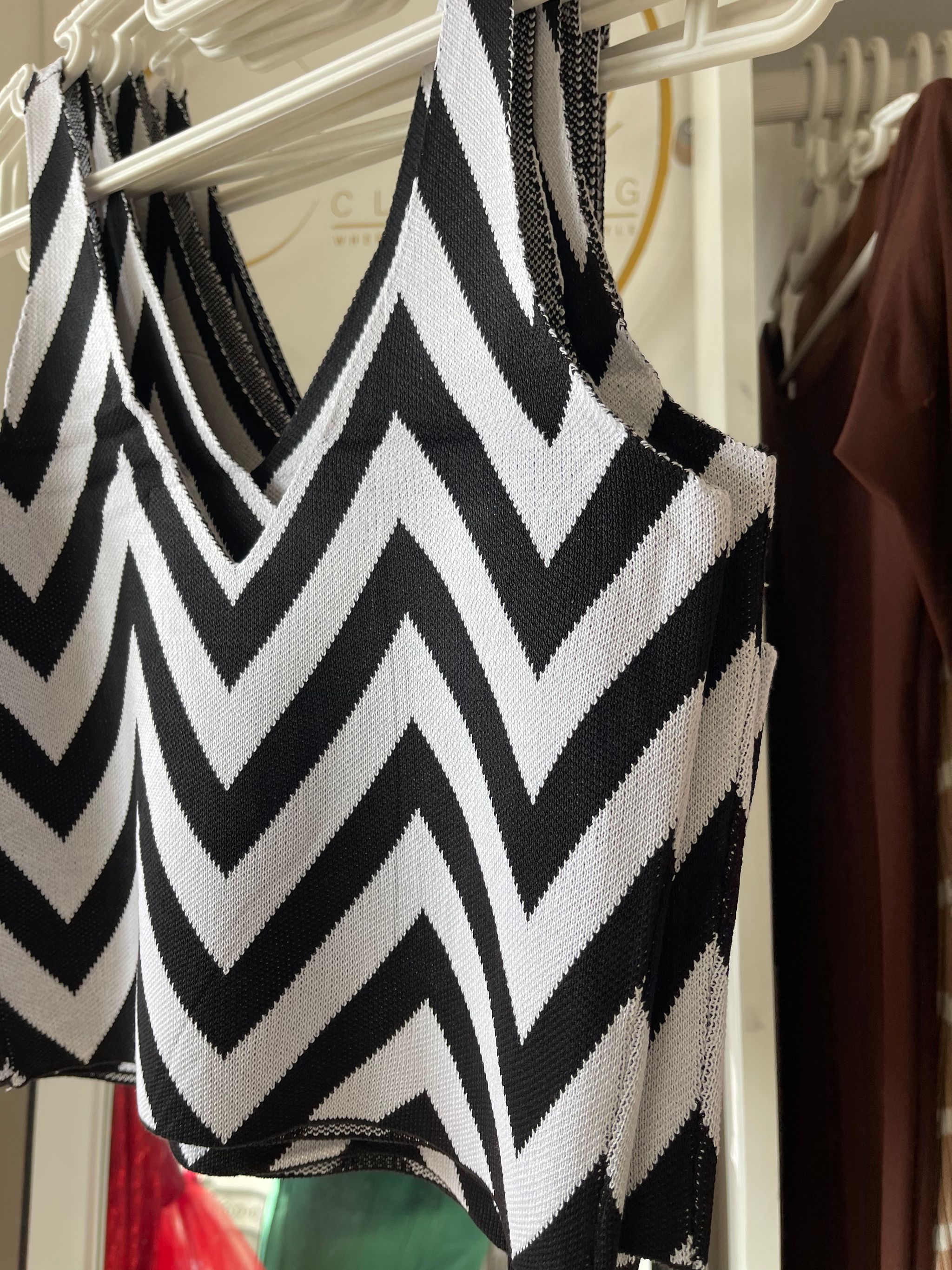 Graphic stripped knit crop vest_4