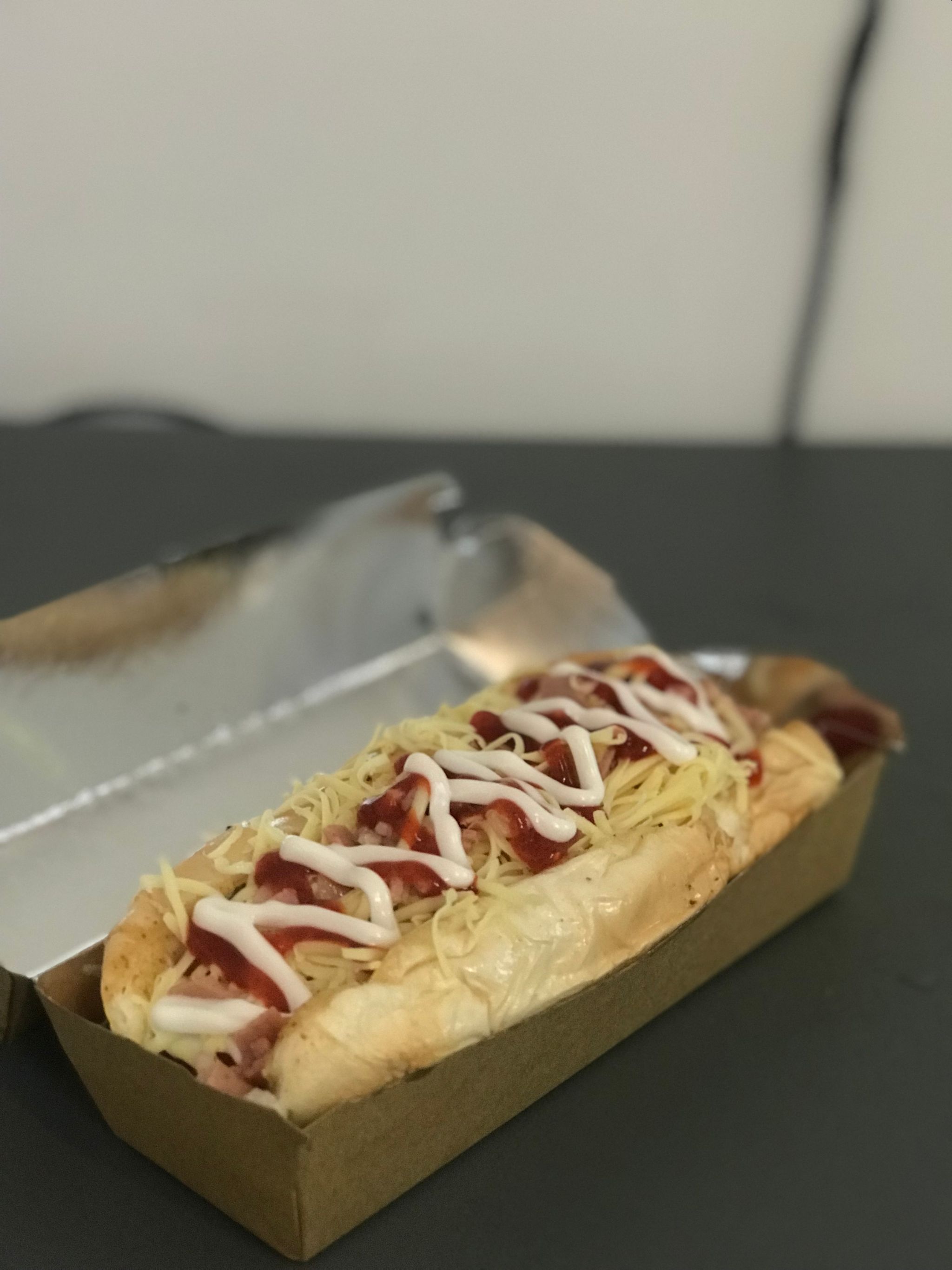 Hotdog Sandwich with bacon and cheese_0