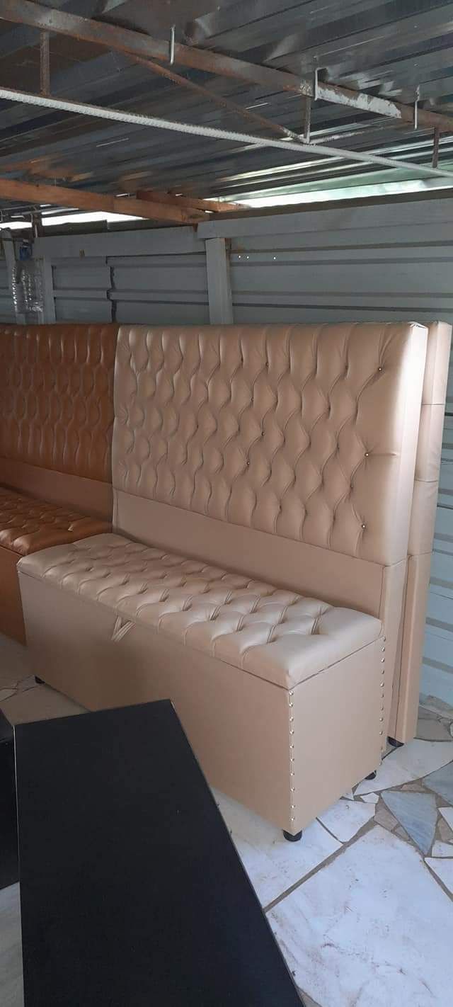 Buttoned headboard and kist_3