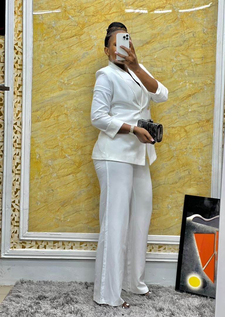 Ladies suit_0
