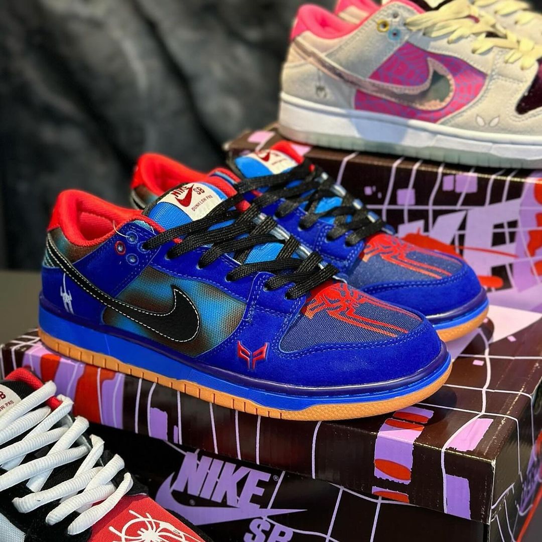 Nike Dunk Low "Spider-Man" _0