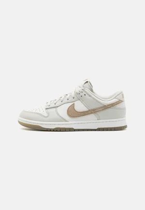 NIKE DUNK LOW RETRO PRM ESS+ - Baskets basses_0