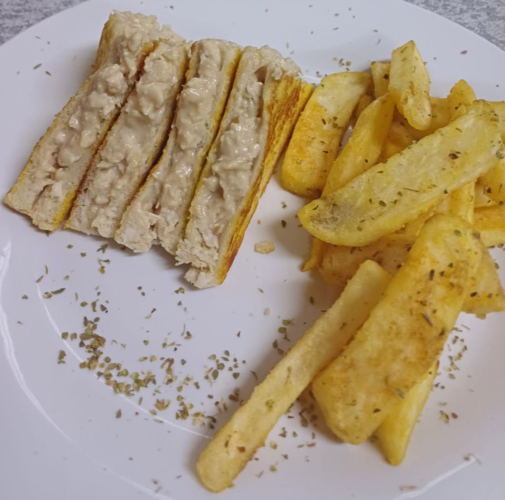 CHICKEN MAYO TOASTED & CHIPS_0