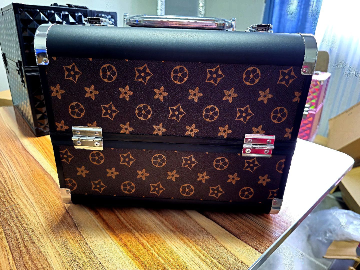 Louis Vuitton makeup box _1