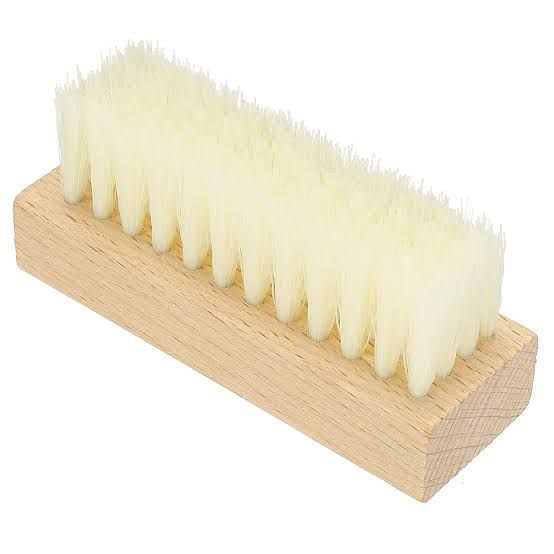 WHITE SHOE BRUSH SQUARE_0