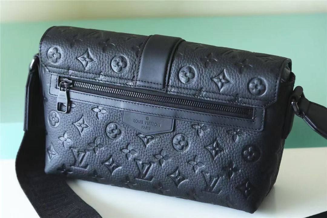  LOUIS VUITTON Trunk Messenger_1