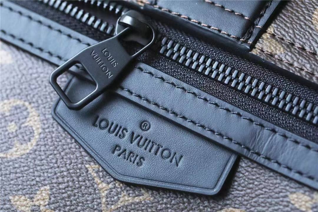  LOUIS VUITTON Trunk Messenger_2