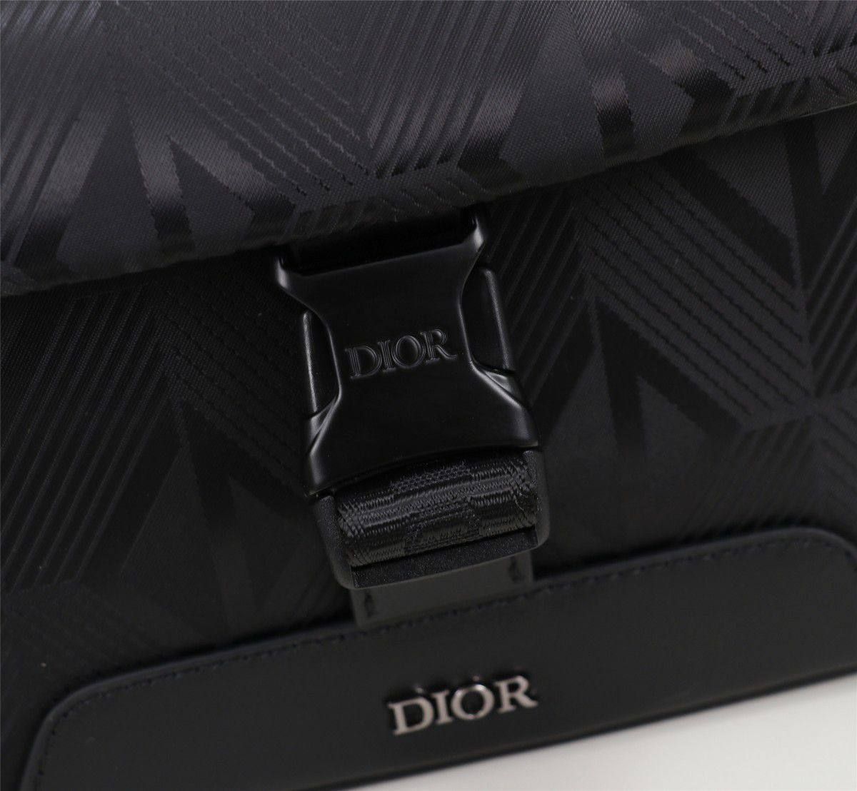 DIOR mini hit the road bag_4