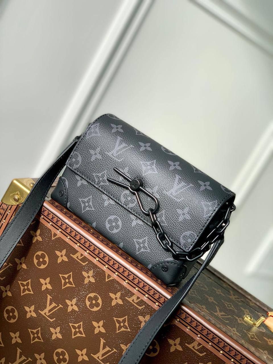  LOUIS VUITTON Steamer Wearable Wallet_0