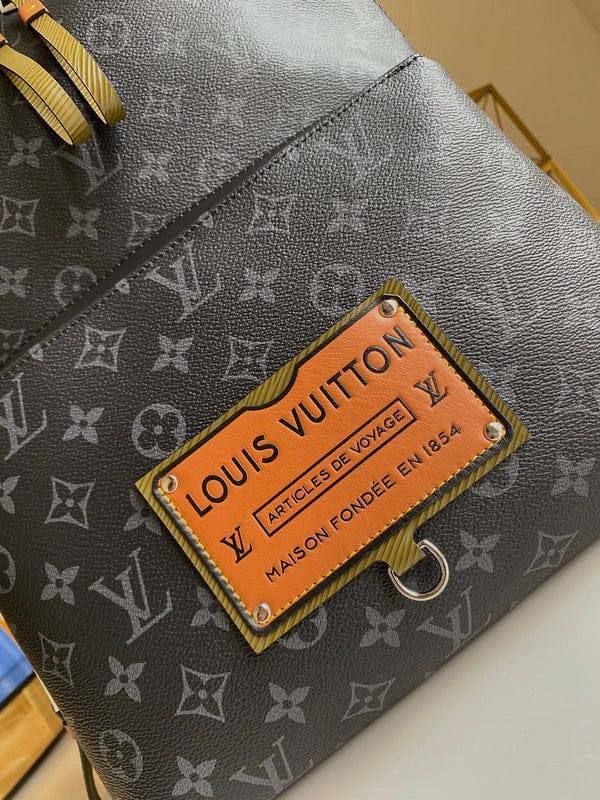  LOUIS VUITTON Discovery Backpack_3