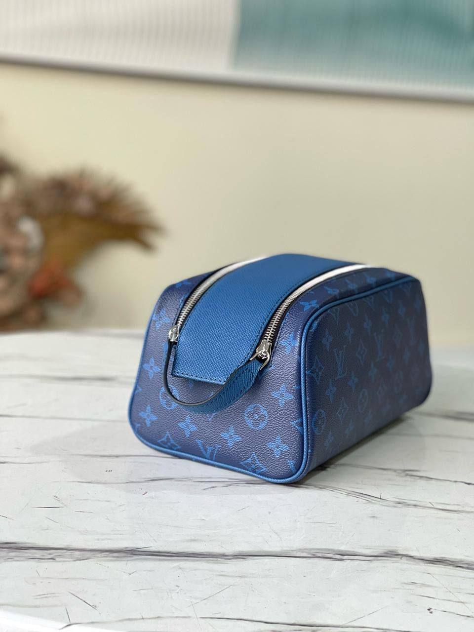  LOUIS VUITTON Dopp Kit_1