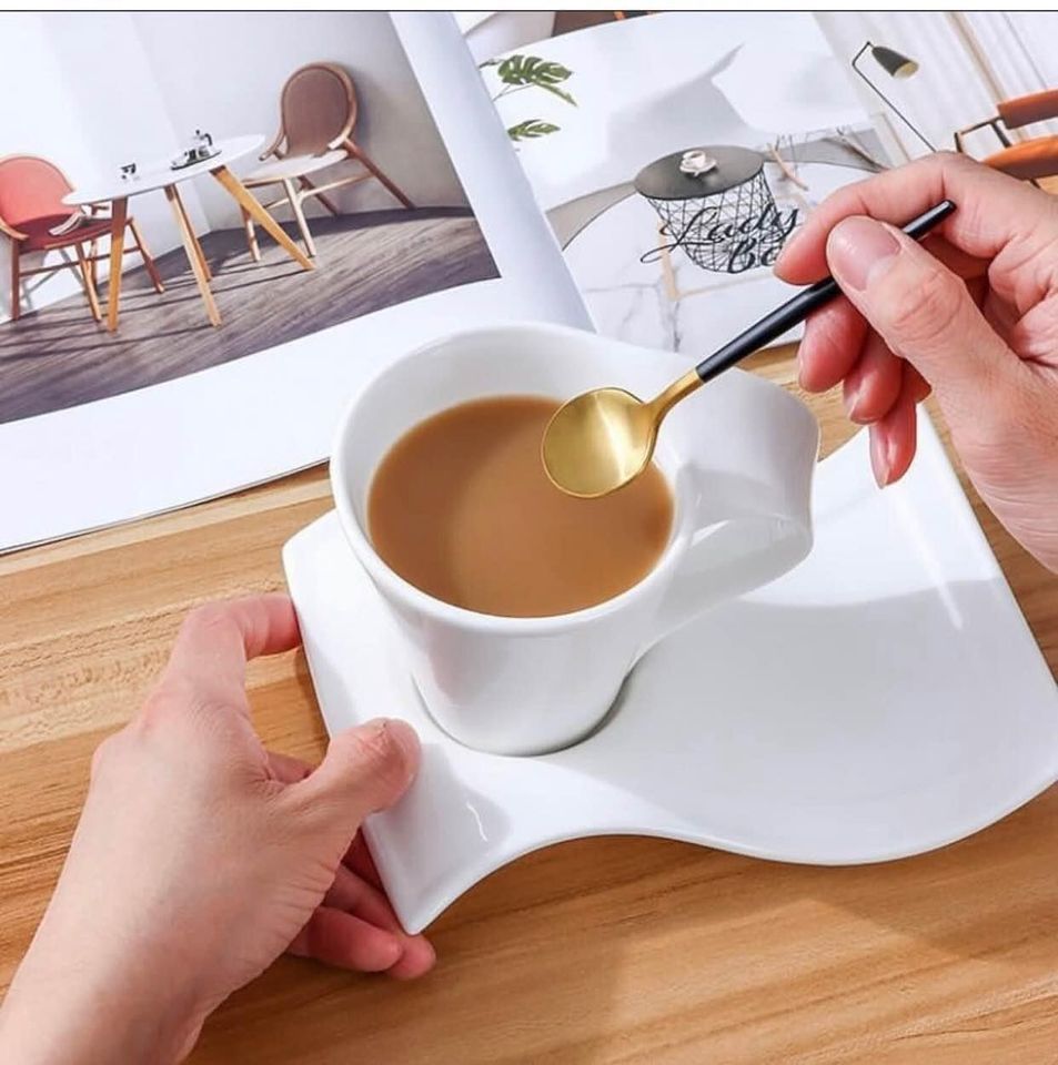 Tea cups and saucer_0