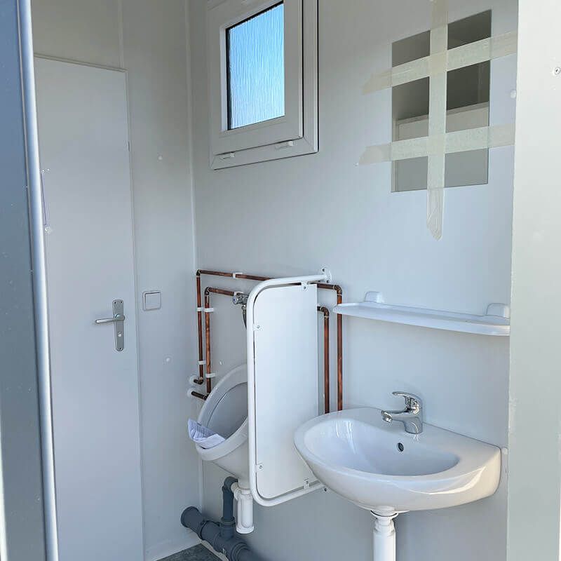 CONTENEUR SANITAIRE DOUCHE ET WC 7.5 M²_1