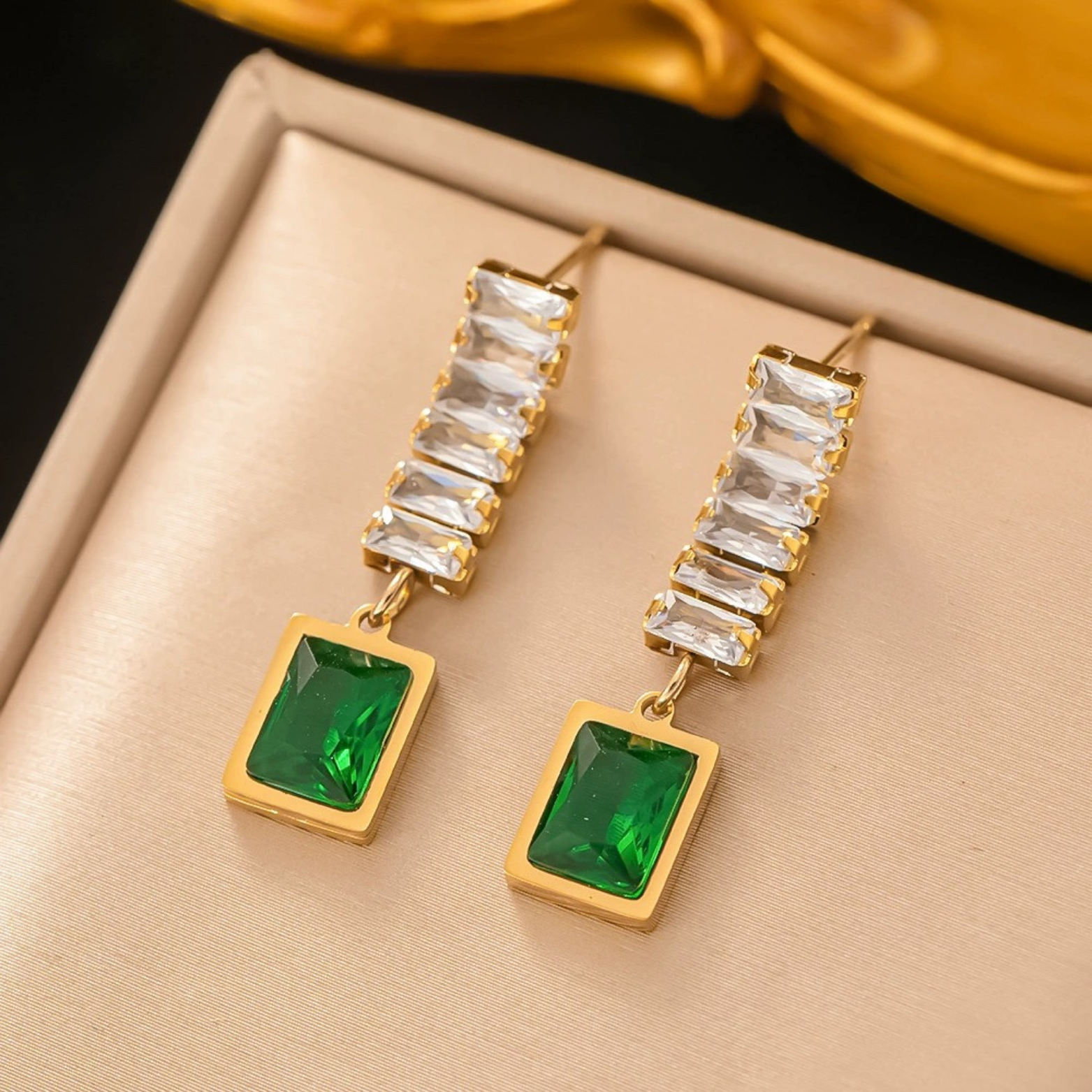 Green square zircon stone earring_0