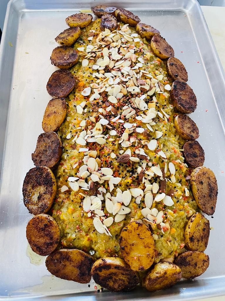 Lomo de Salmón Chileno 1.3kg aprox. (familiar) relleno de Mariscos en salsa de almendras_0