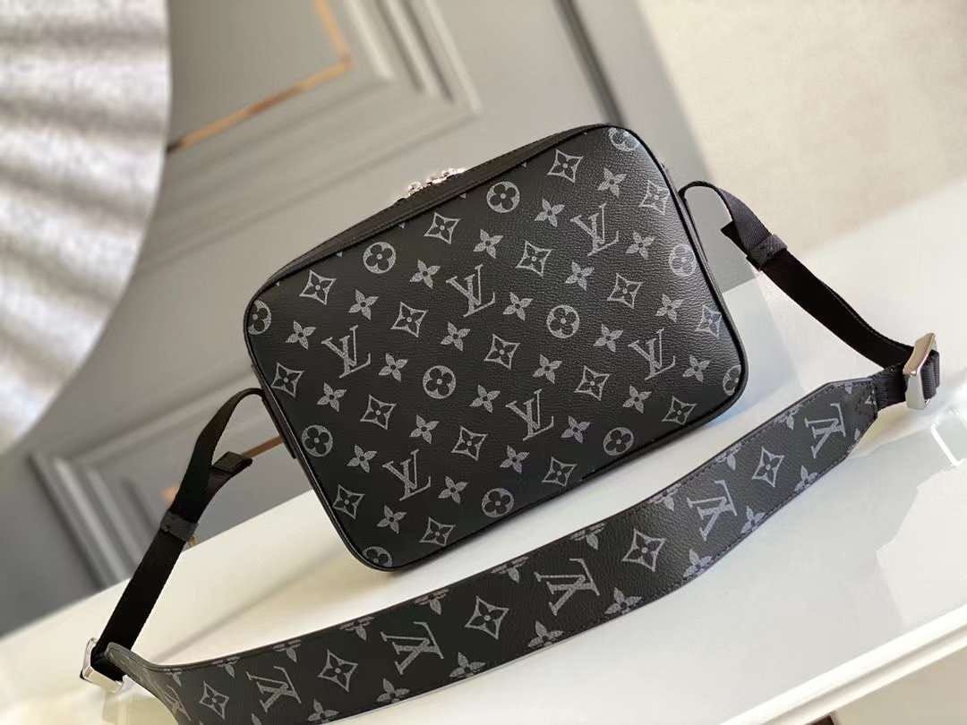 LOUIS VUITTON Trio Messenger bag_1