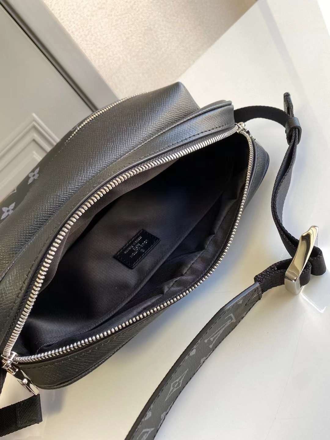 LOUIS VUITTON Trio Messenger bag_3