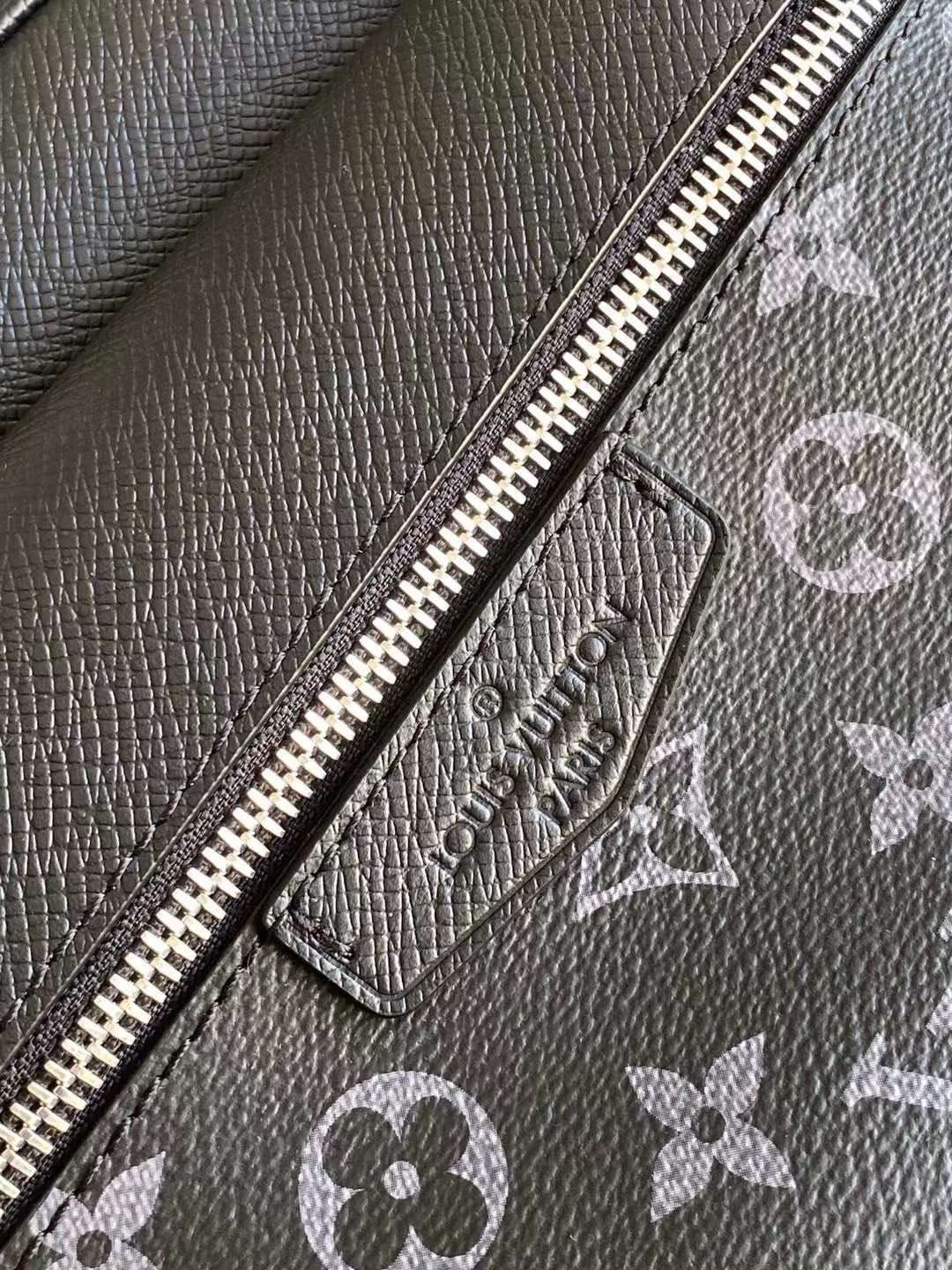 LOUIS VUITTON Trio Messenger bag_4