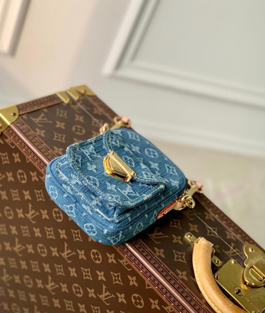 LOUIS VUITTON Fairfax Pochette_1