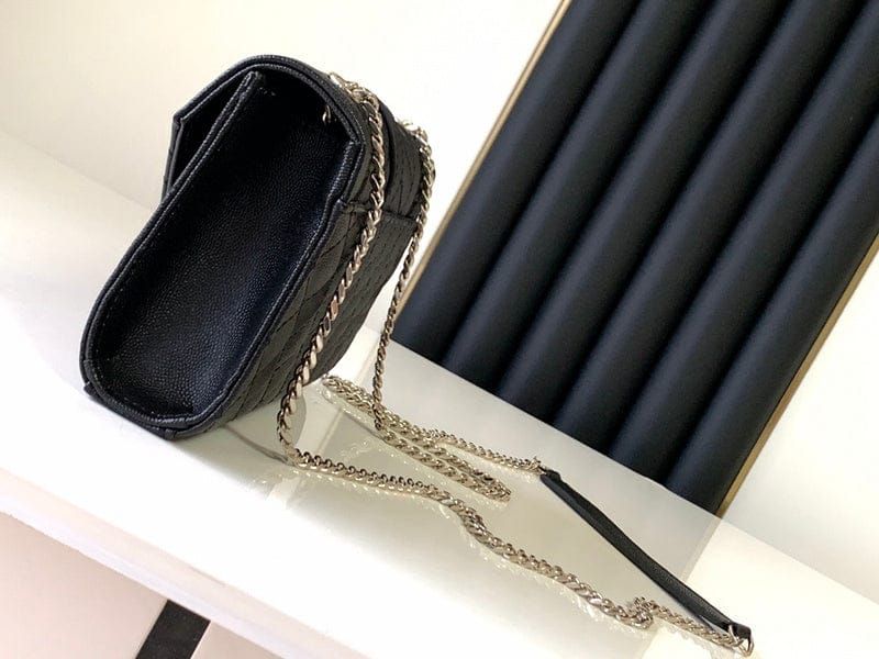 YVES SAINT LAURENT Envelope leather shoulder bag_4