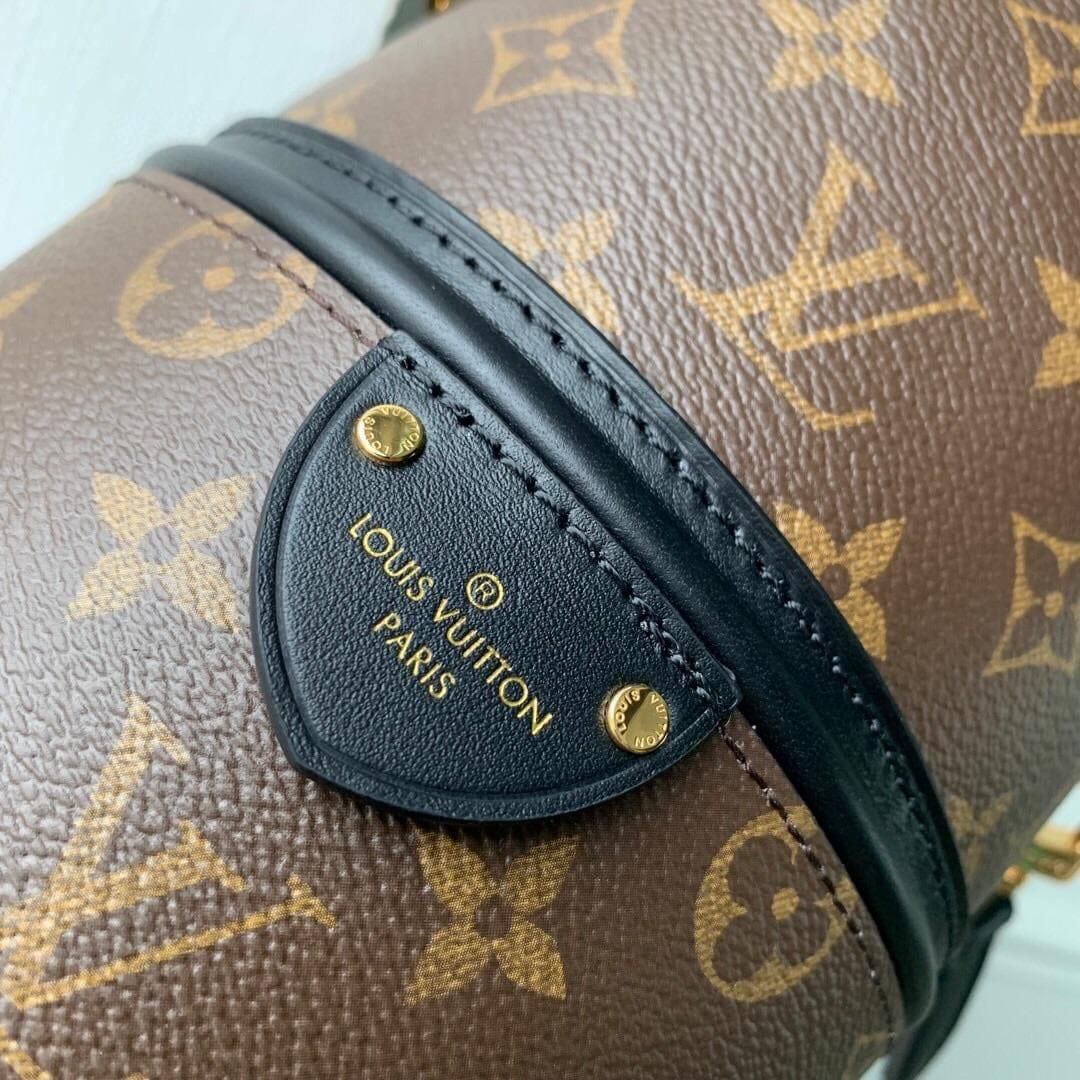 LOUIS VUITTON Canoe bag_4