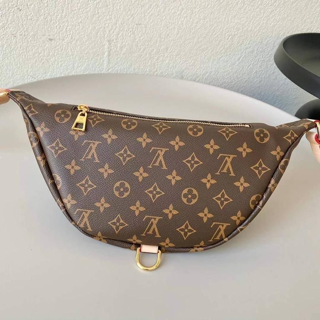 LOUIS VUITTON Monogram Bumbag_2