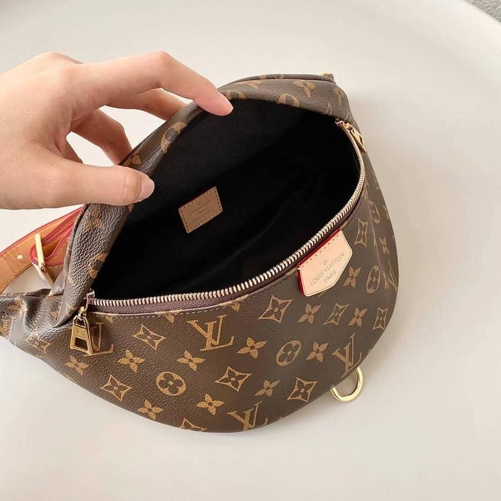 LOUIS VUITTON Monogram Bumbag_3