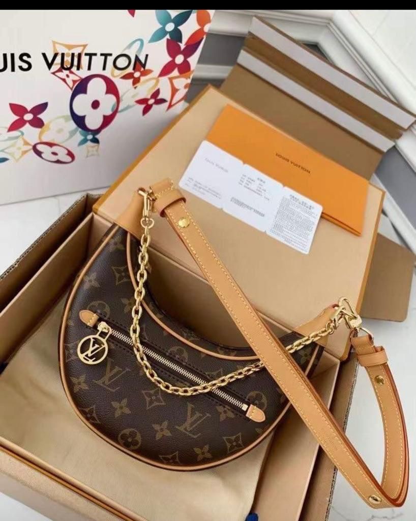 LOUIS VUITTON Loop bag_1