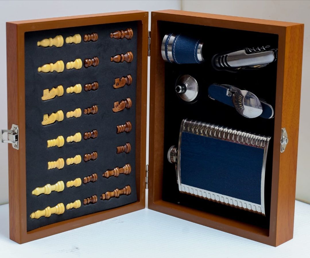 Chess Hip Flask Set_2