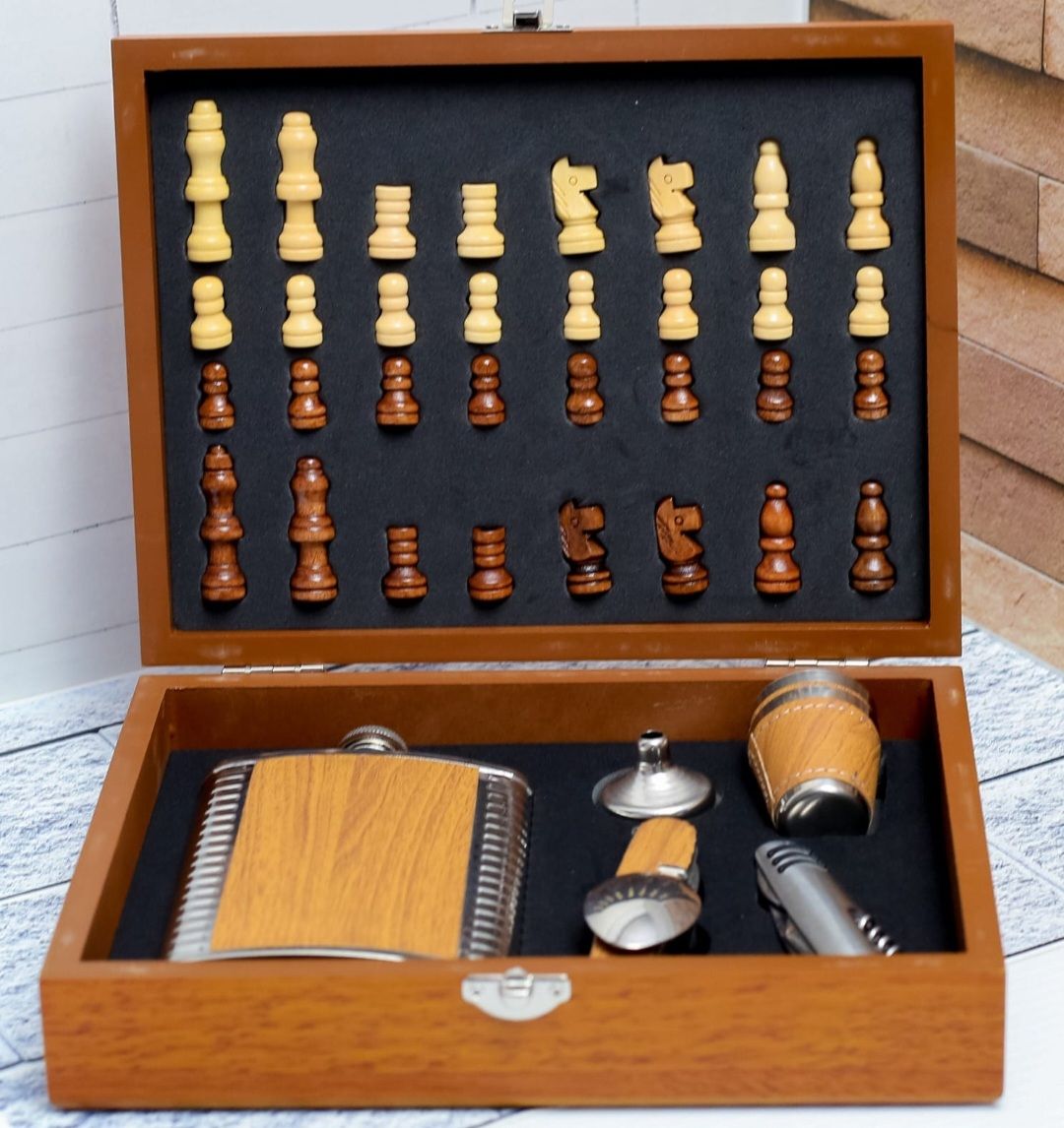 Chess Hip Flask Set_7