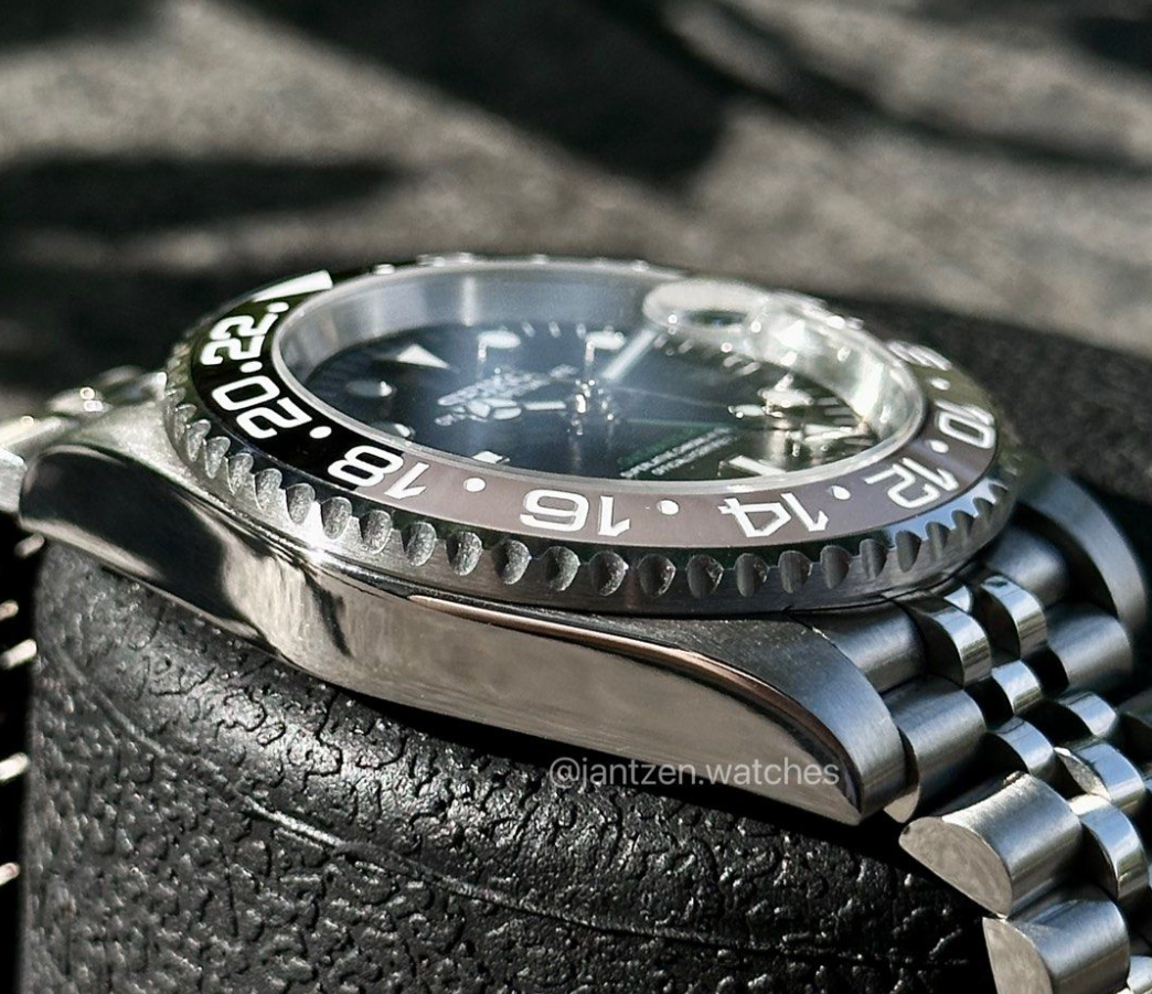 Bruce Wayne 4-Hand GMT_2