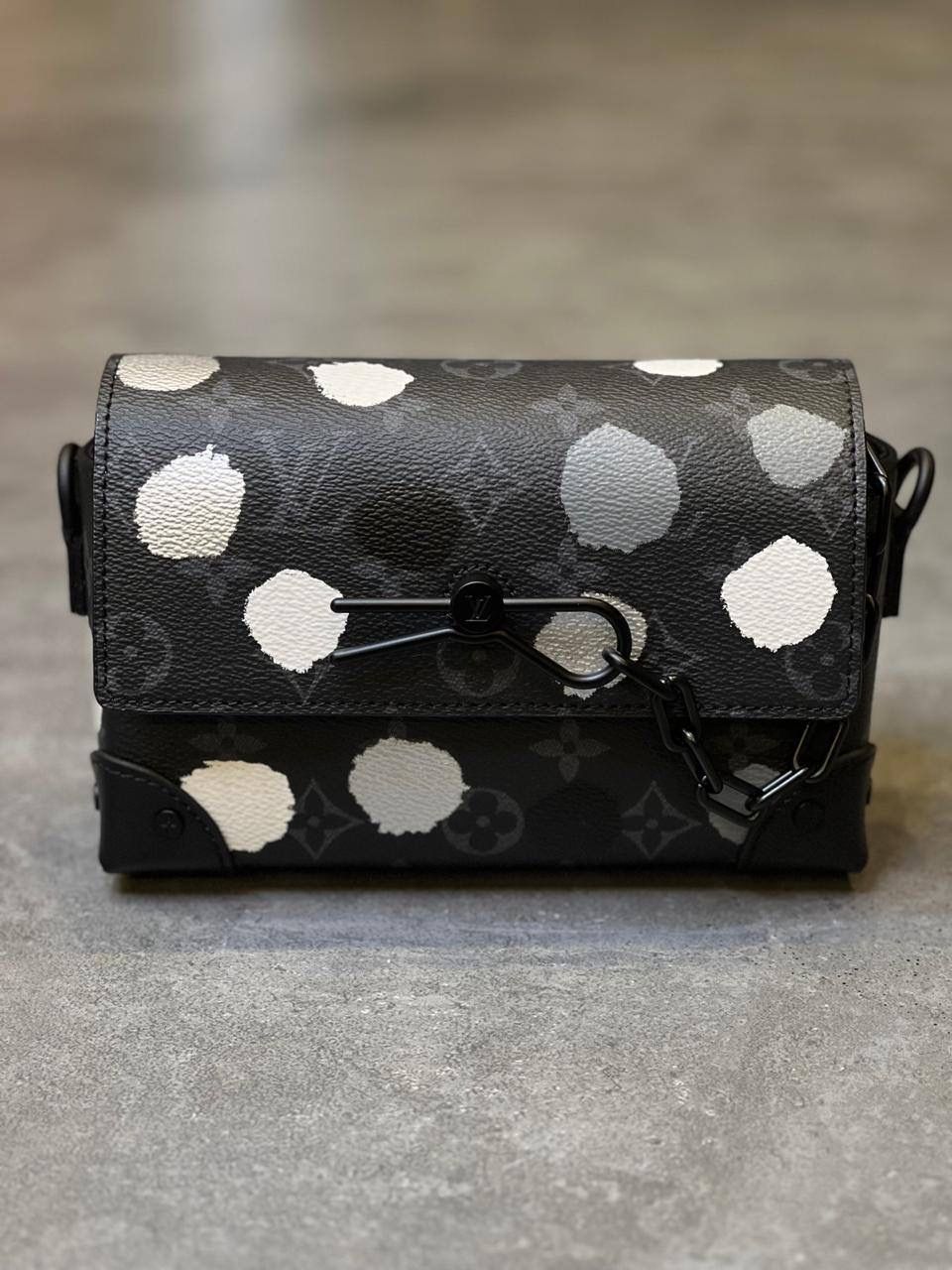 LOUIS VUITTON x Yayoi Kusama Steamer Wearable Wallet_0