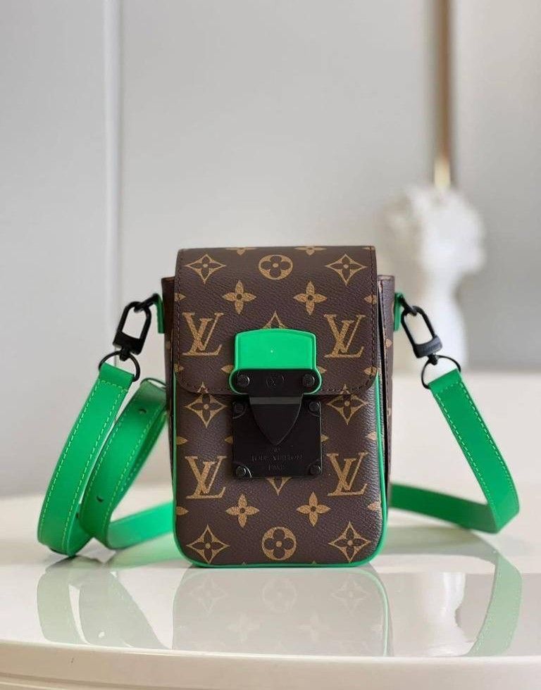 LOUIS VUITTON Vertical Wearable phone bag_0