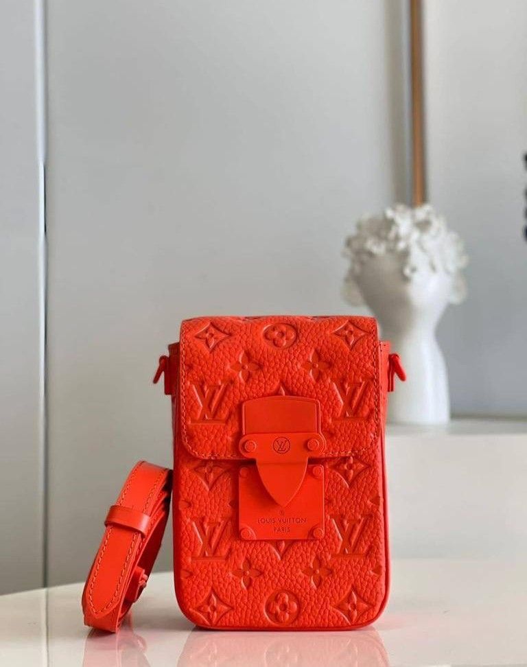 LOUIS VUITTON S Lock Vertical Wearable Wallet _0