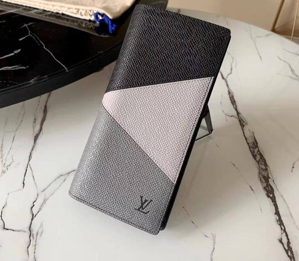 LOUIS VUITTON Bifold Long Wallet Taiga V Portefeuille_0