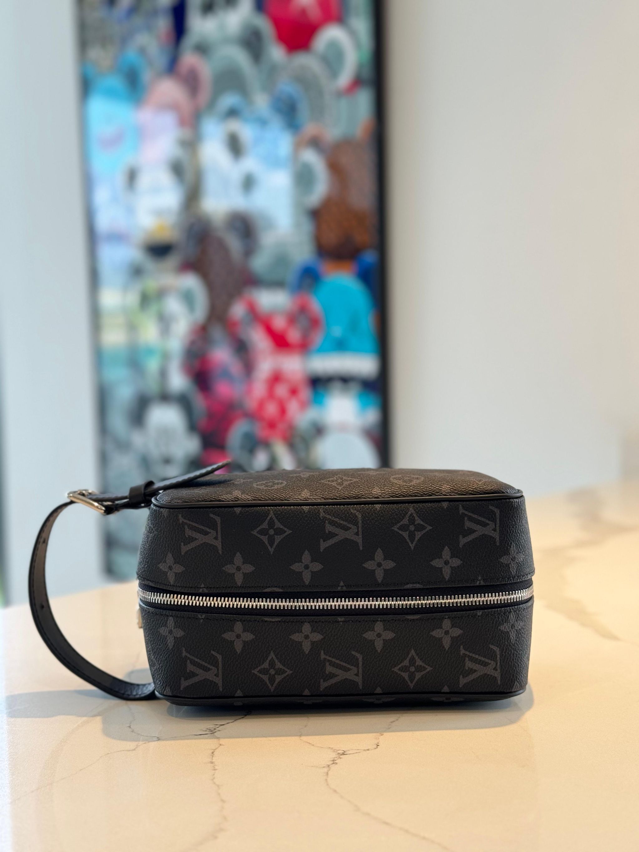 LOUIS VUITTON Locker Dopp Kit_2