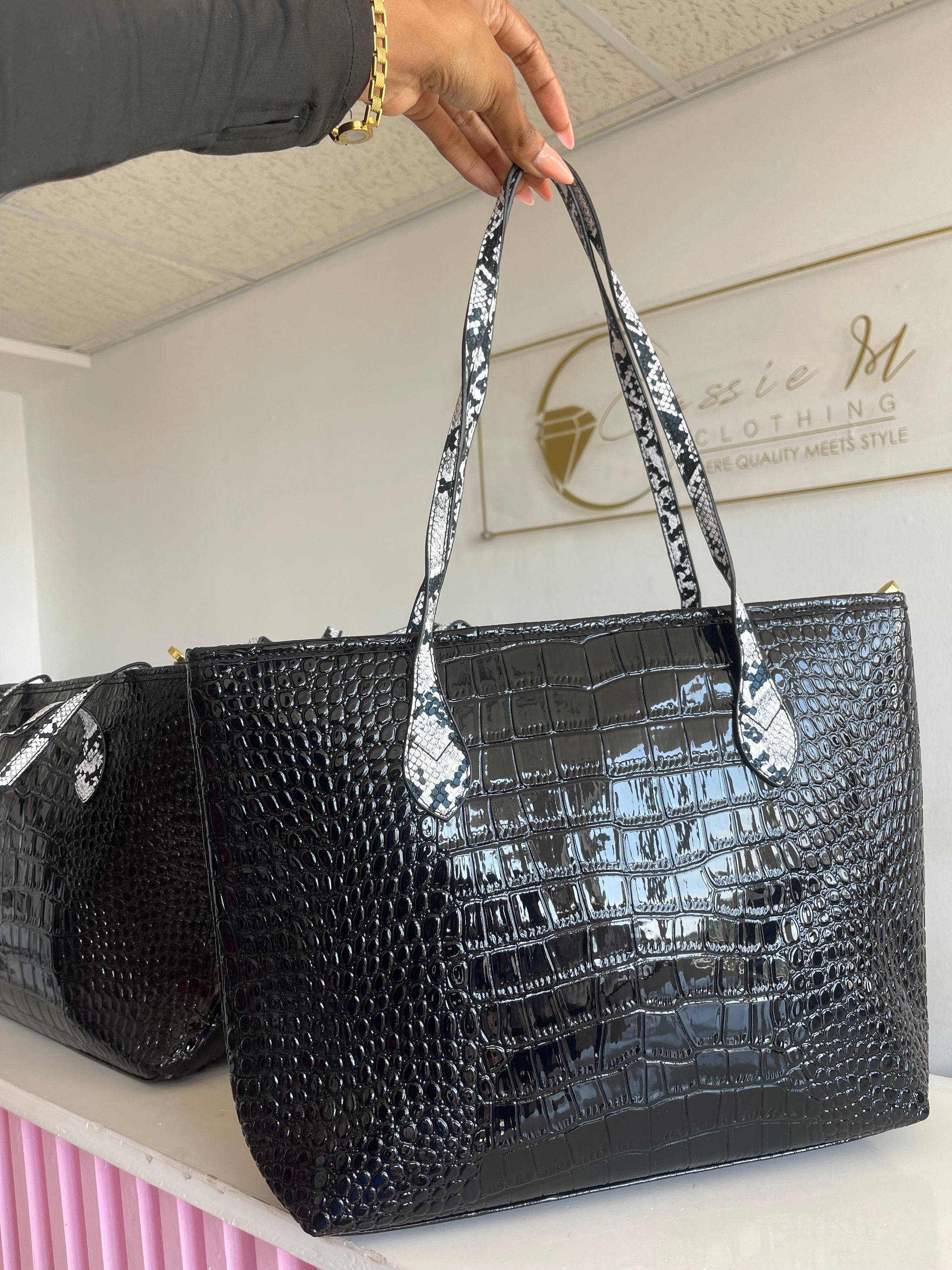 Crocodile embossed Tote bag_4