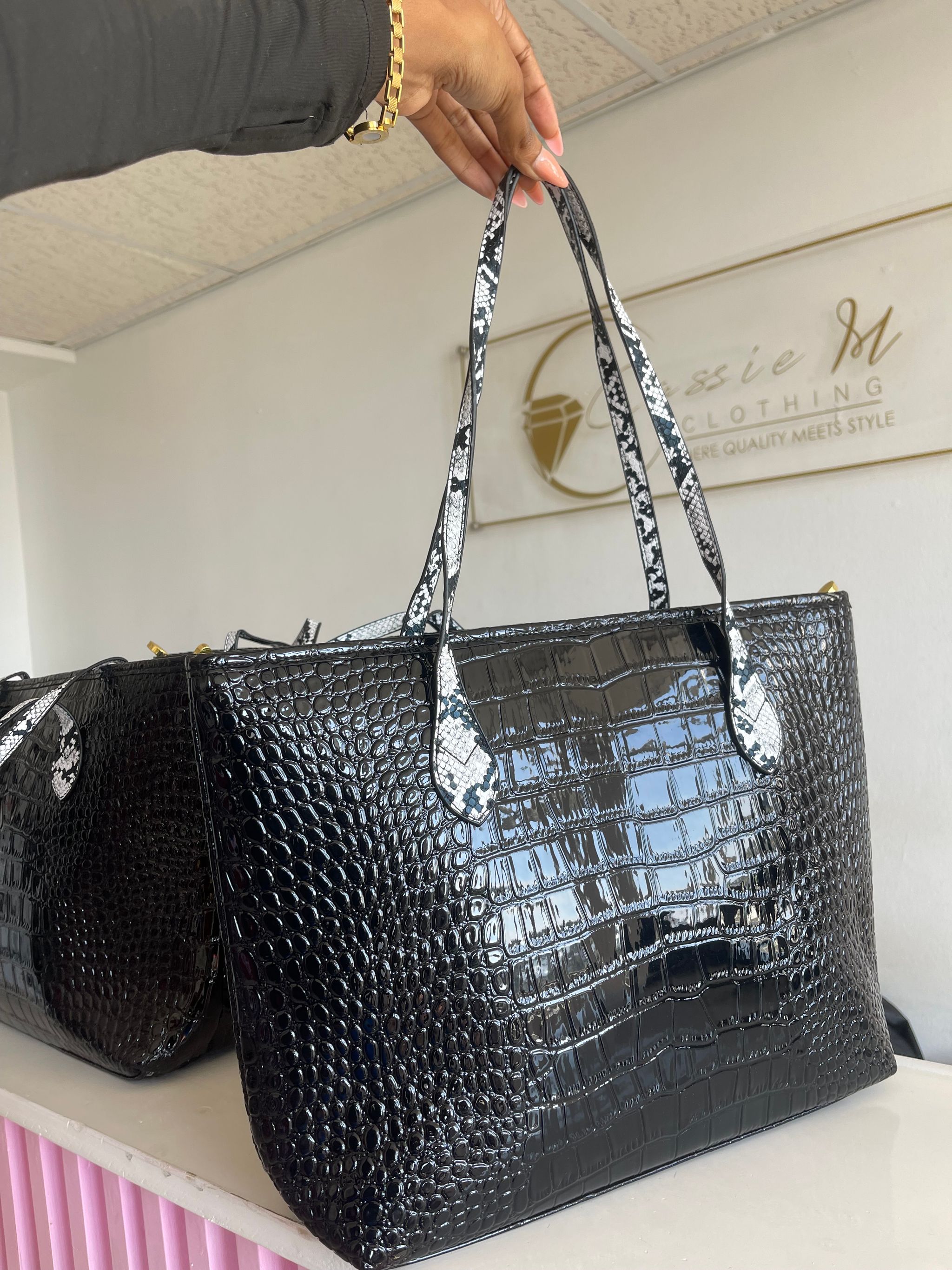 Crocodile embossed Tote bag_0