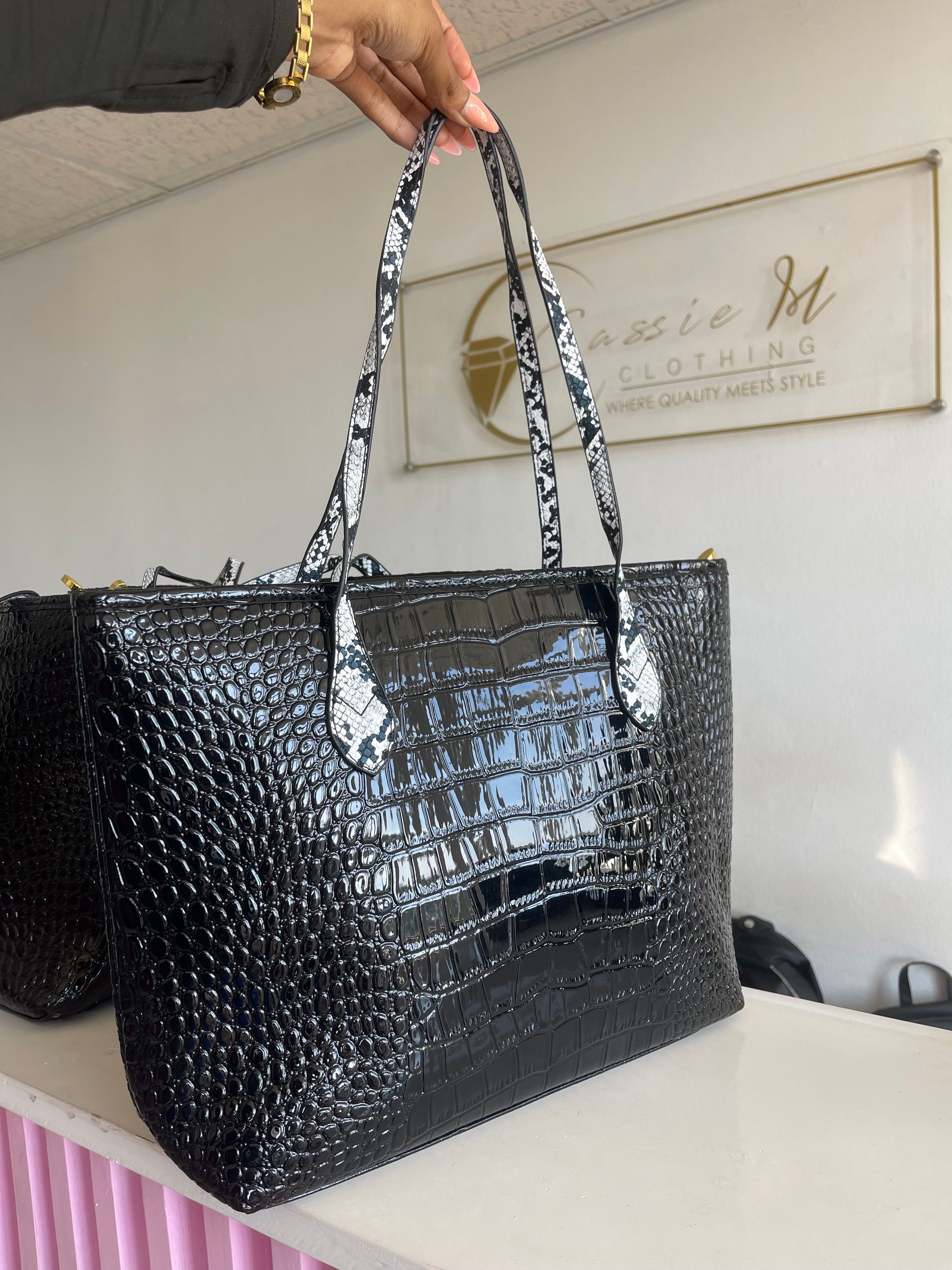 Crocodile embossed Tote bag_3