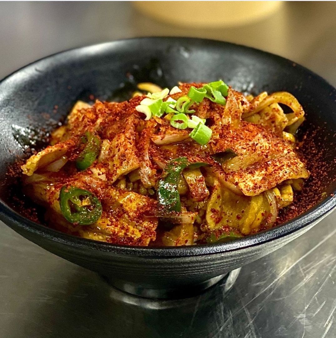 C) 香辣猪肉盖饭 (Spicy Pork Rice Bowl)_0