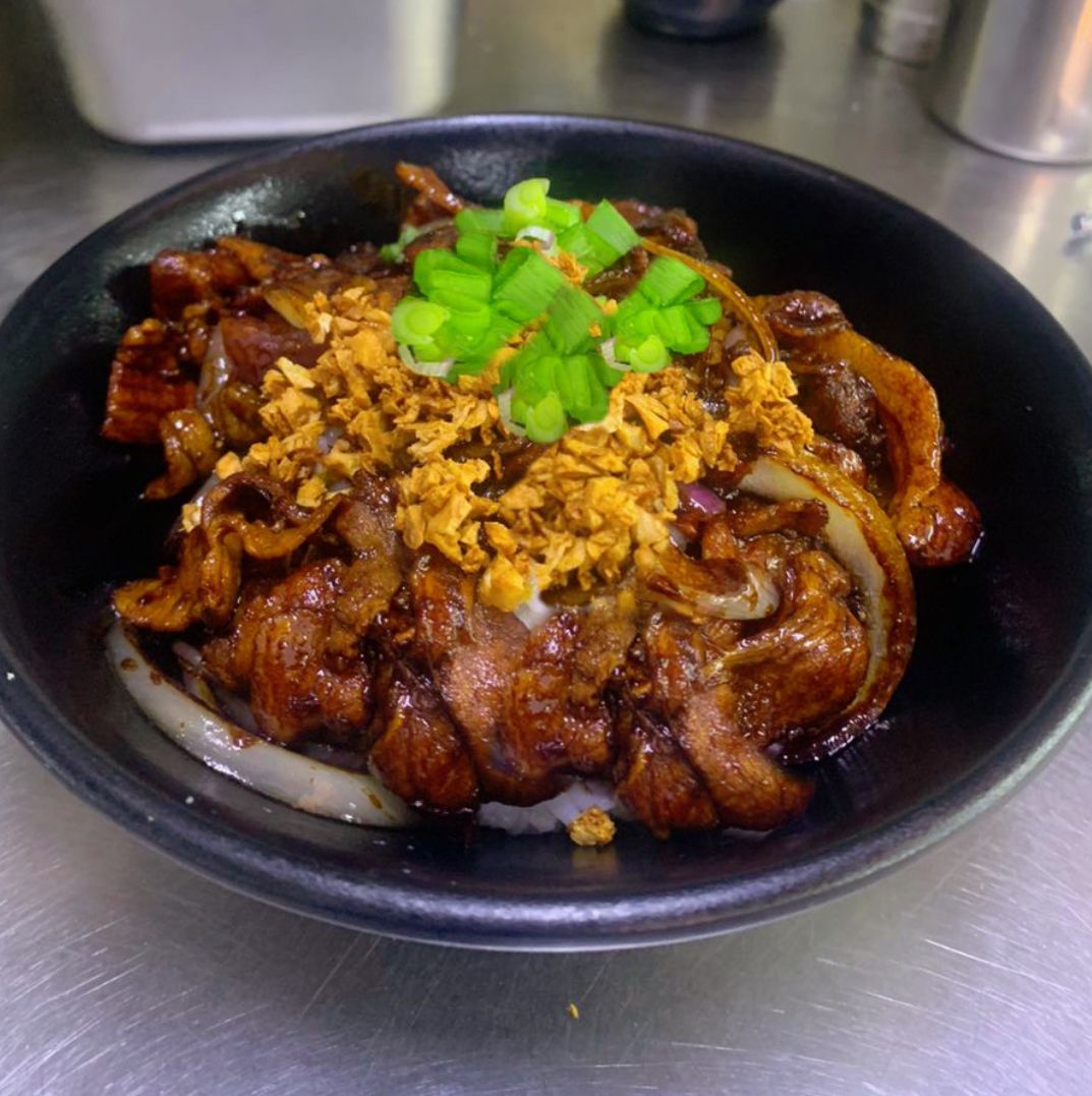 K) 蒜香荷包蛋猪肉盖饭 (Garlic Pork Rice Bowl With Egg)_0