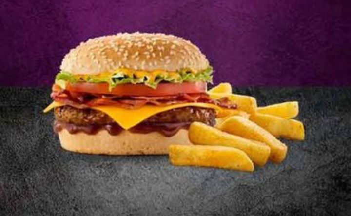 Macon and cheese burger meal _0