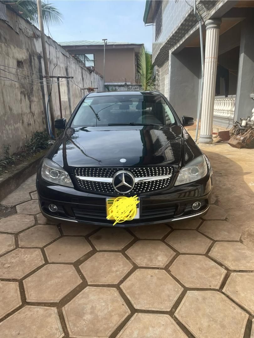 Mercedes-Benz C-300_0