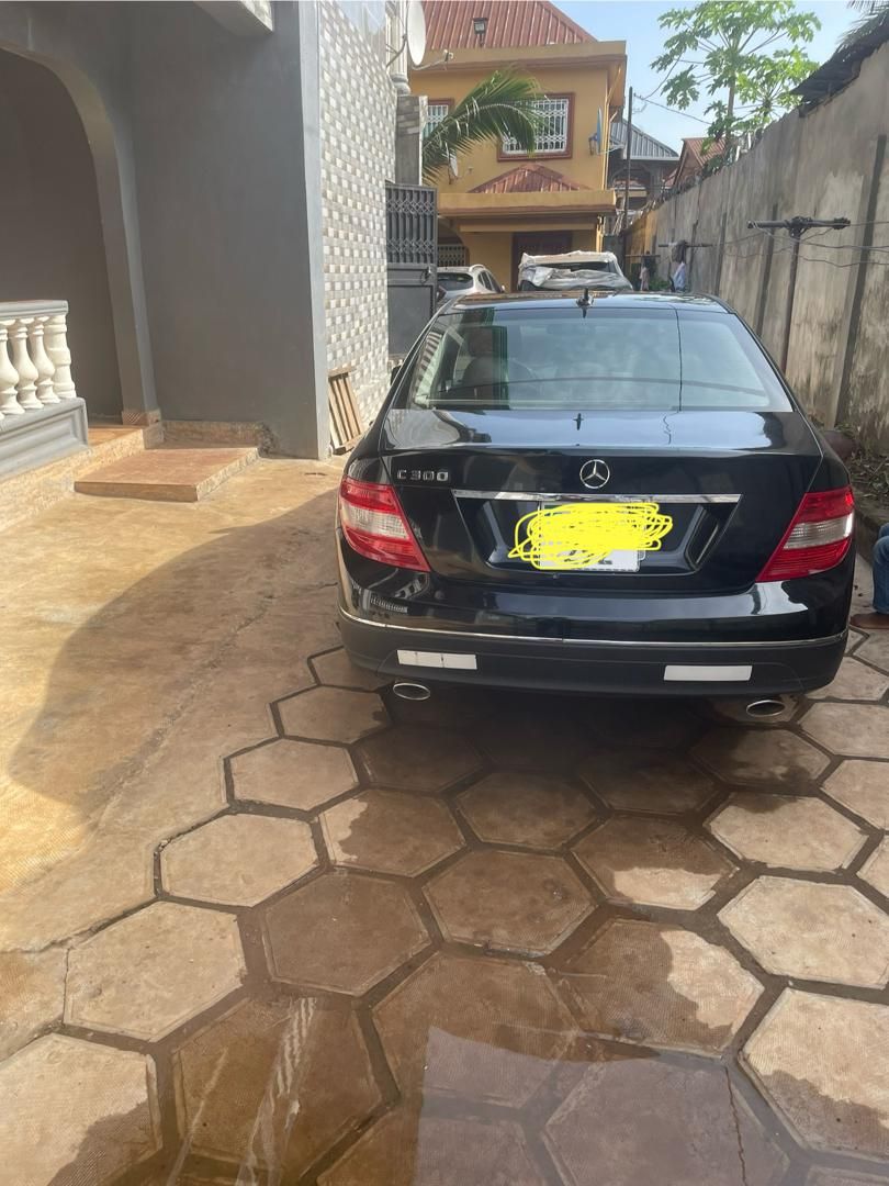 Mercedes-Benz C-300_1