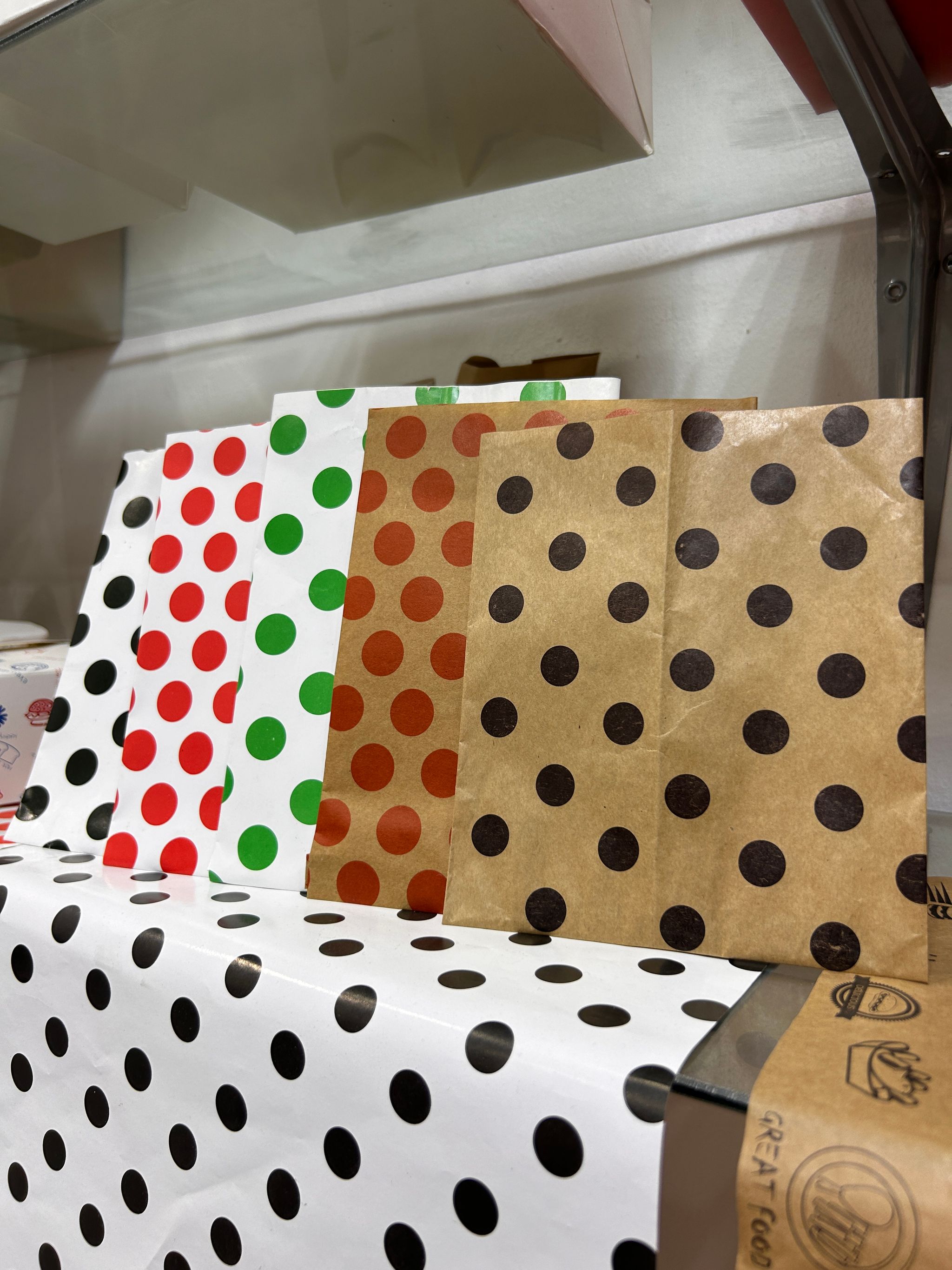 “POLKA DOT” DELI TAKEOUT BAGS - BLACK & WHITE_1