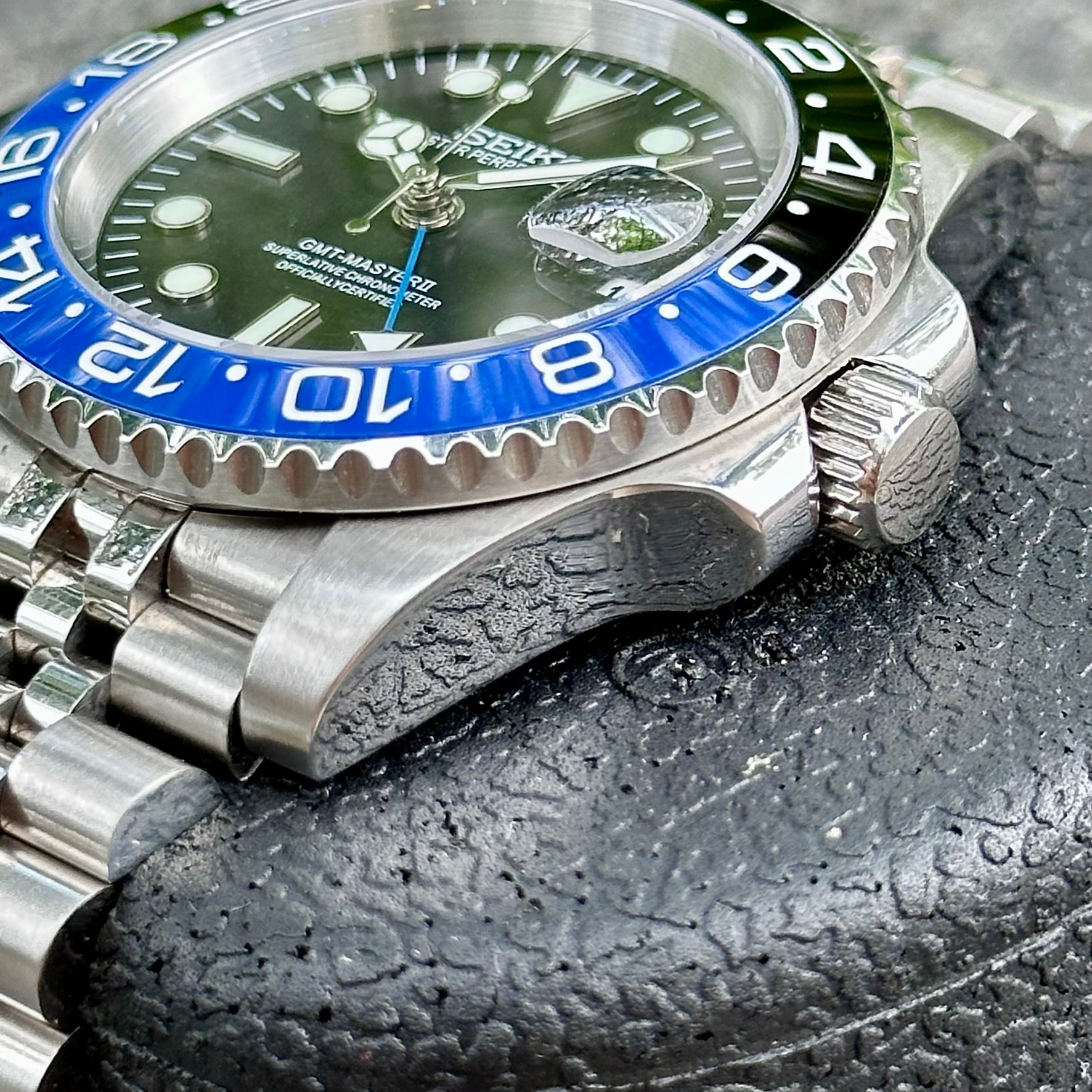 Batgirl 4-Hand GMT _3