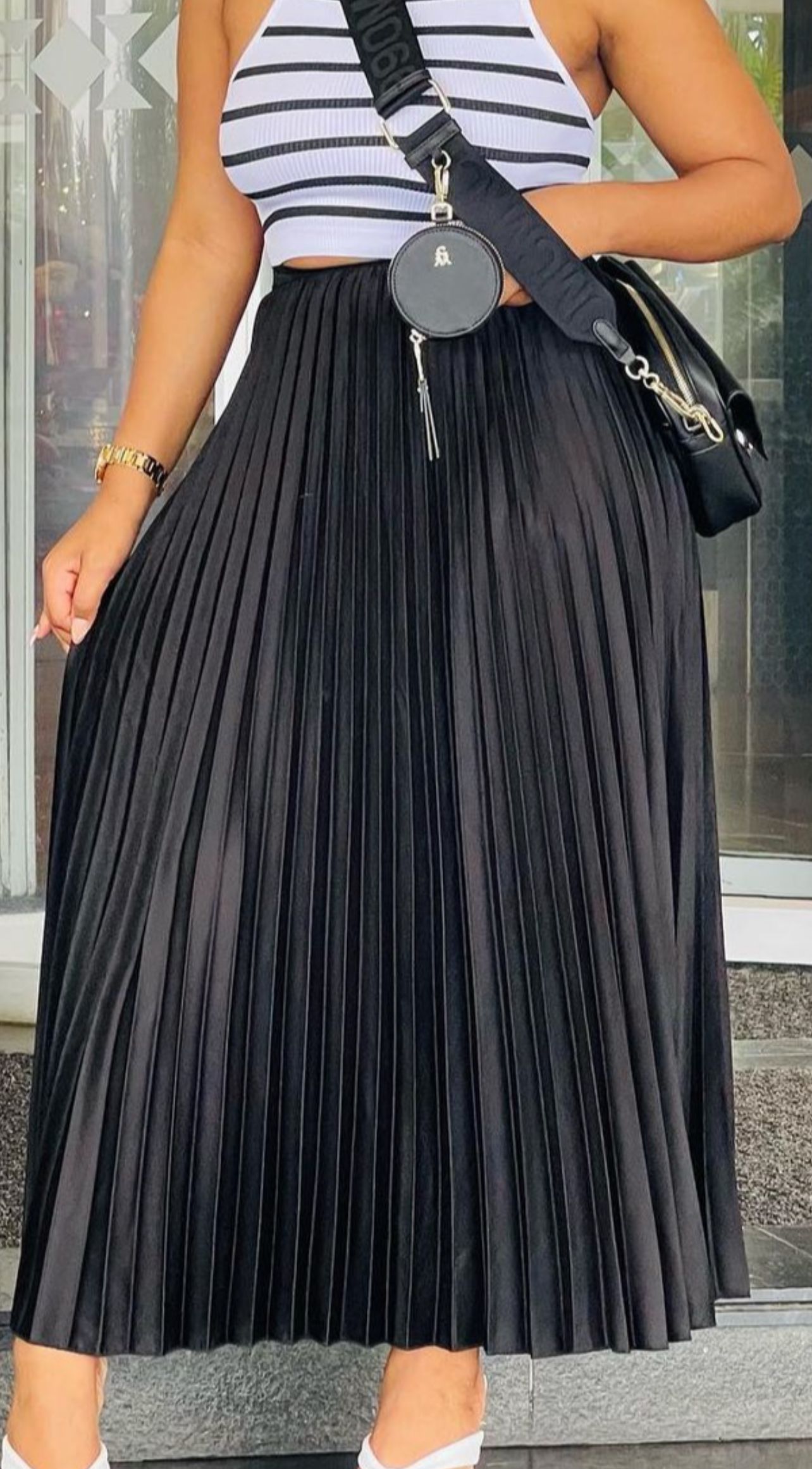 Pleated midi length skirt_1