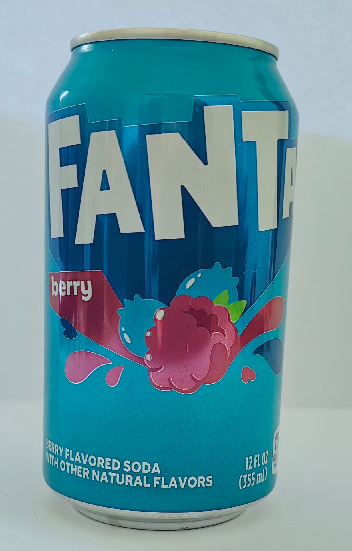 Fanta Berry Imported Can _0