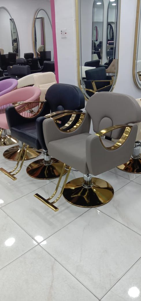 Executive Salon Barbers Chair..gold_0