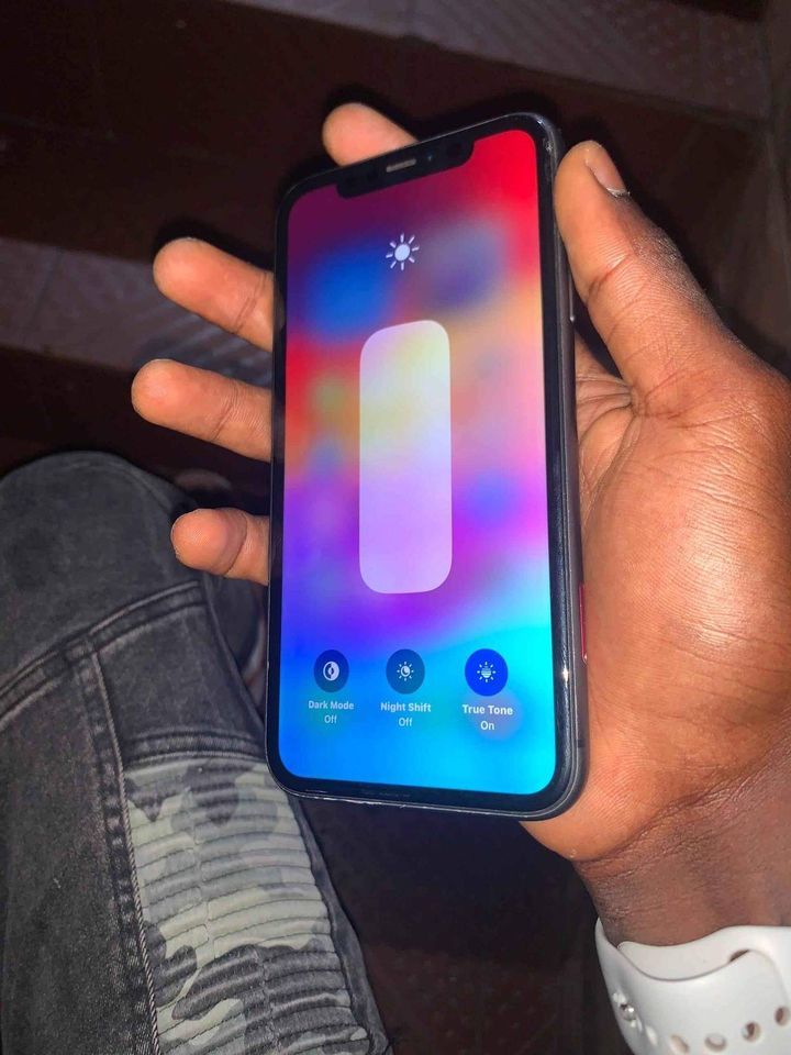 Iphone 11 (64Gb)_3